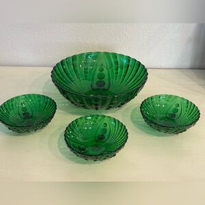 Vintage Anchor Hocking Emerald Green “Burple” Glass Bowl Set